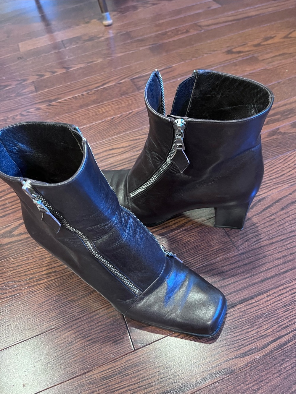 Yve Saint Laurent leather ankle boots size 7